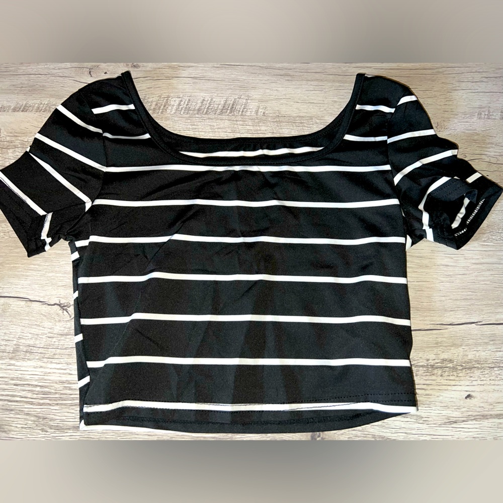 Black Crop Tee
